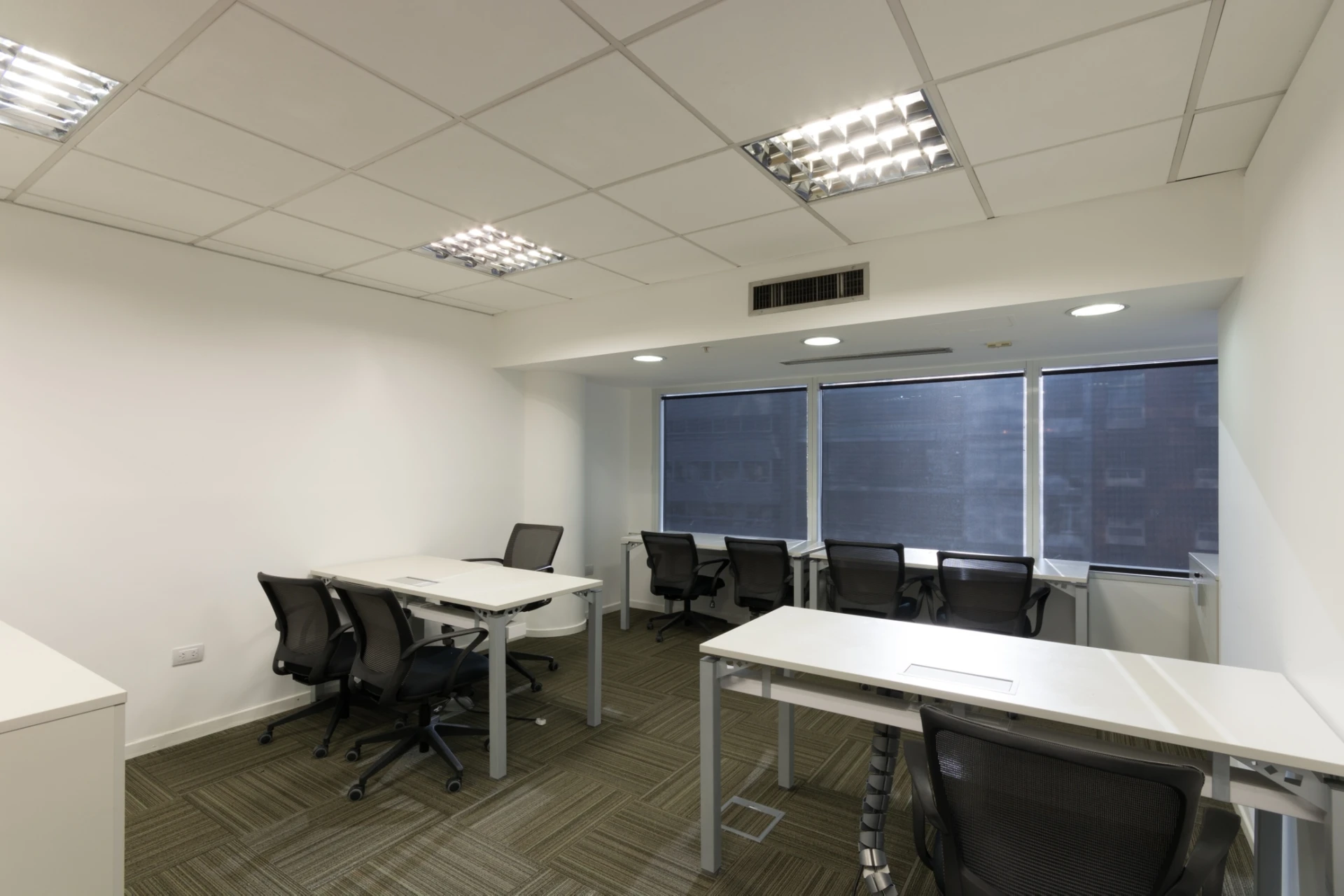 Sala de reunión con vista a la ciudad